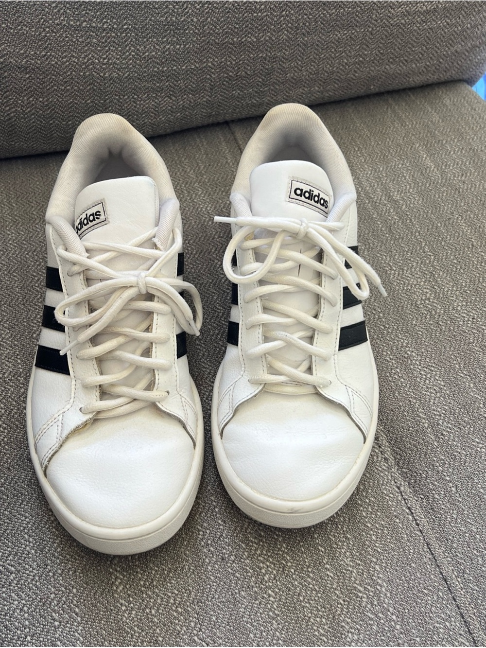 Adidas men shoes size 9 grand court 2.0 new Preowned Good Condition